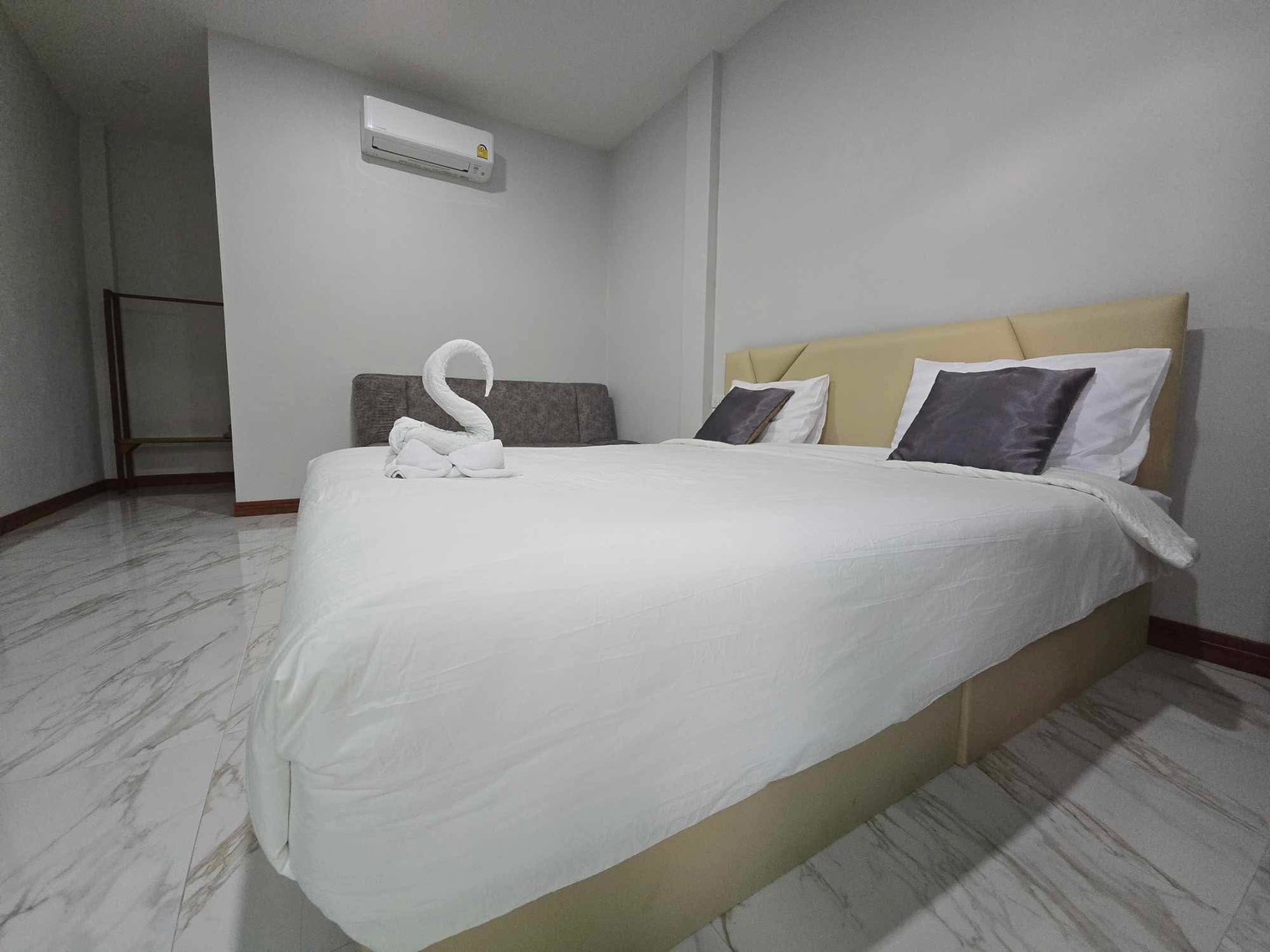 Room 1 Pic 6