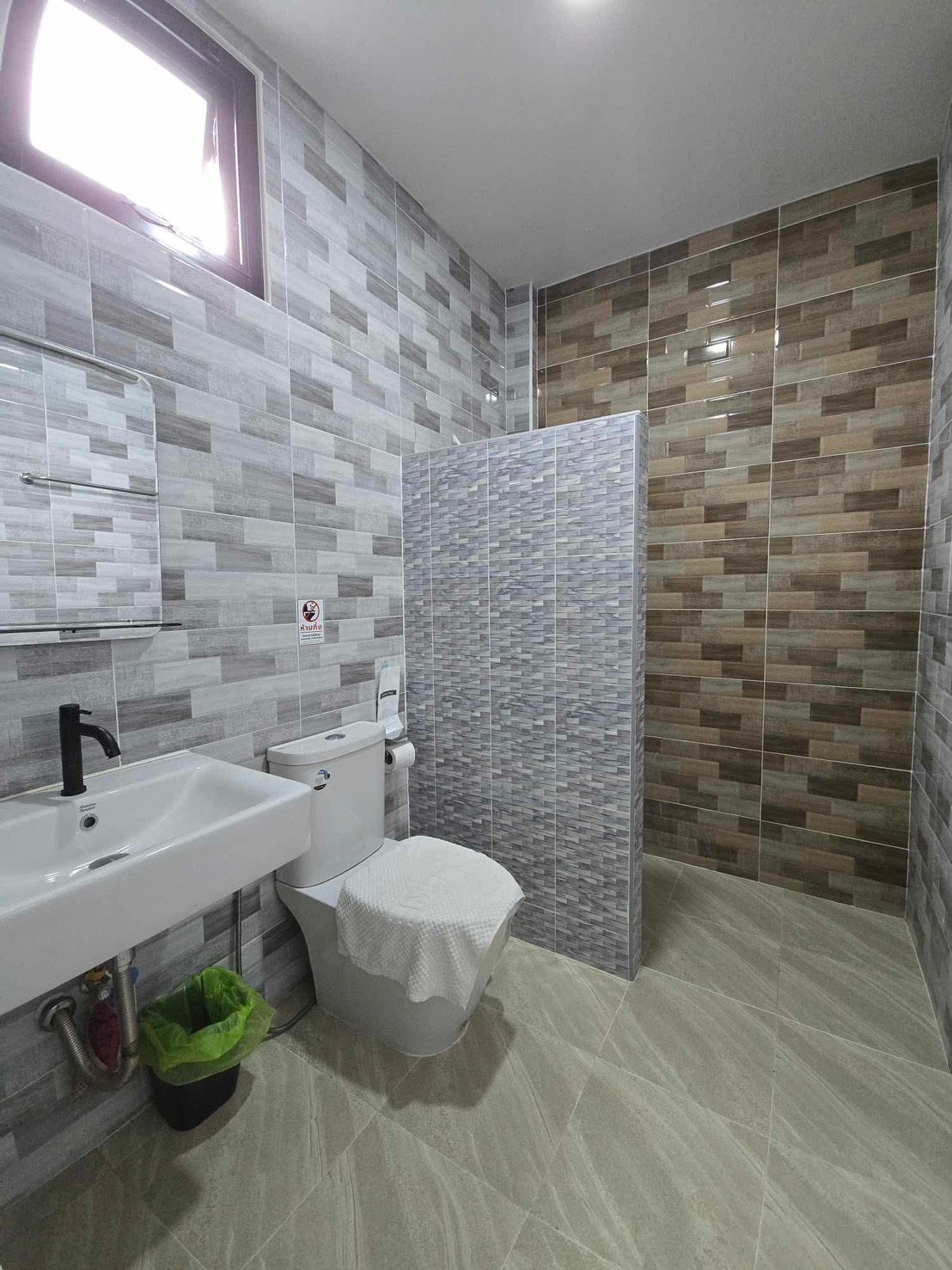 Room 1 Pic 8