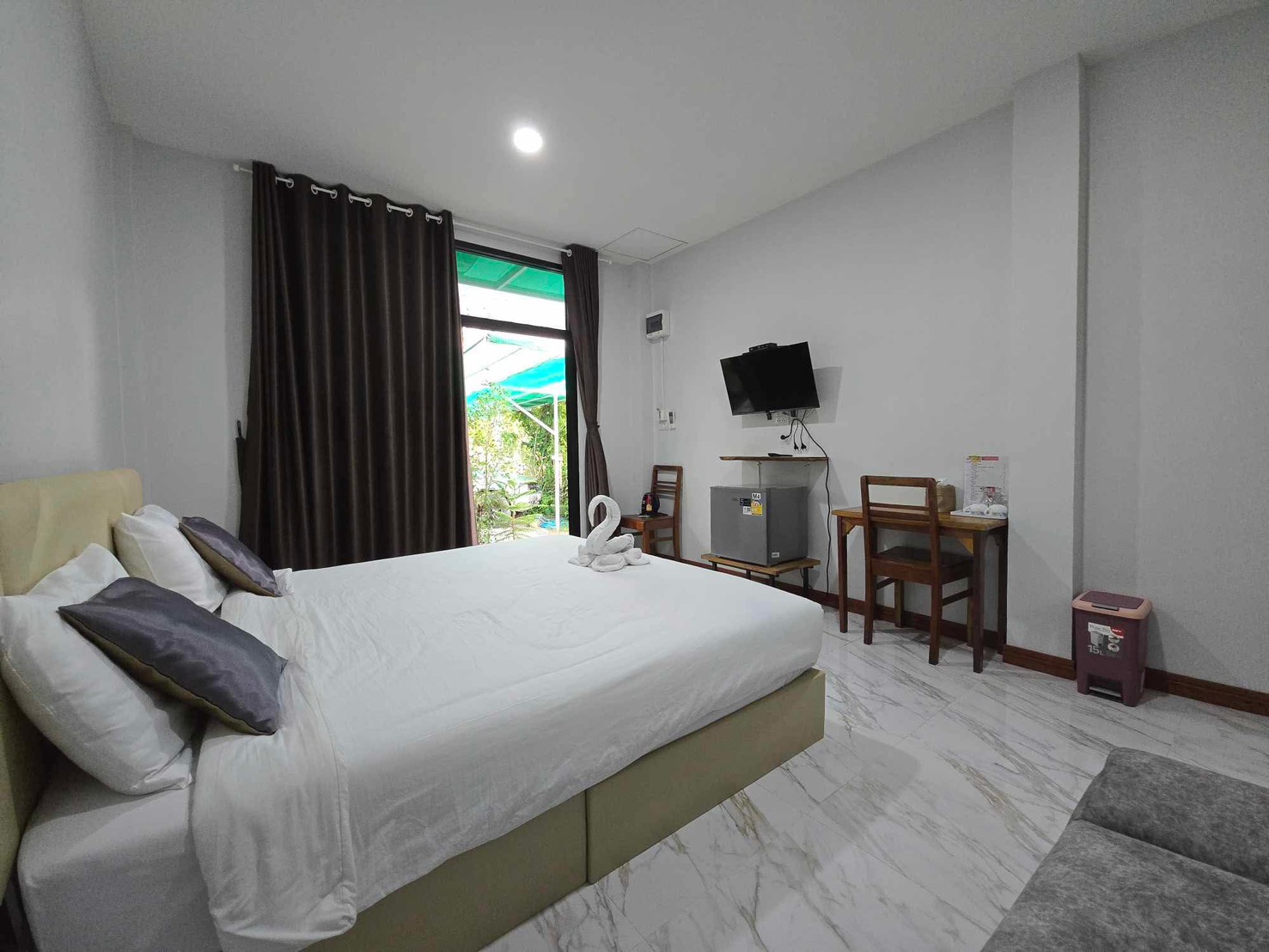 Room 1 Pic 9