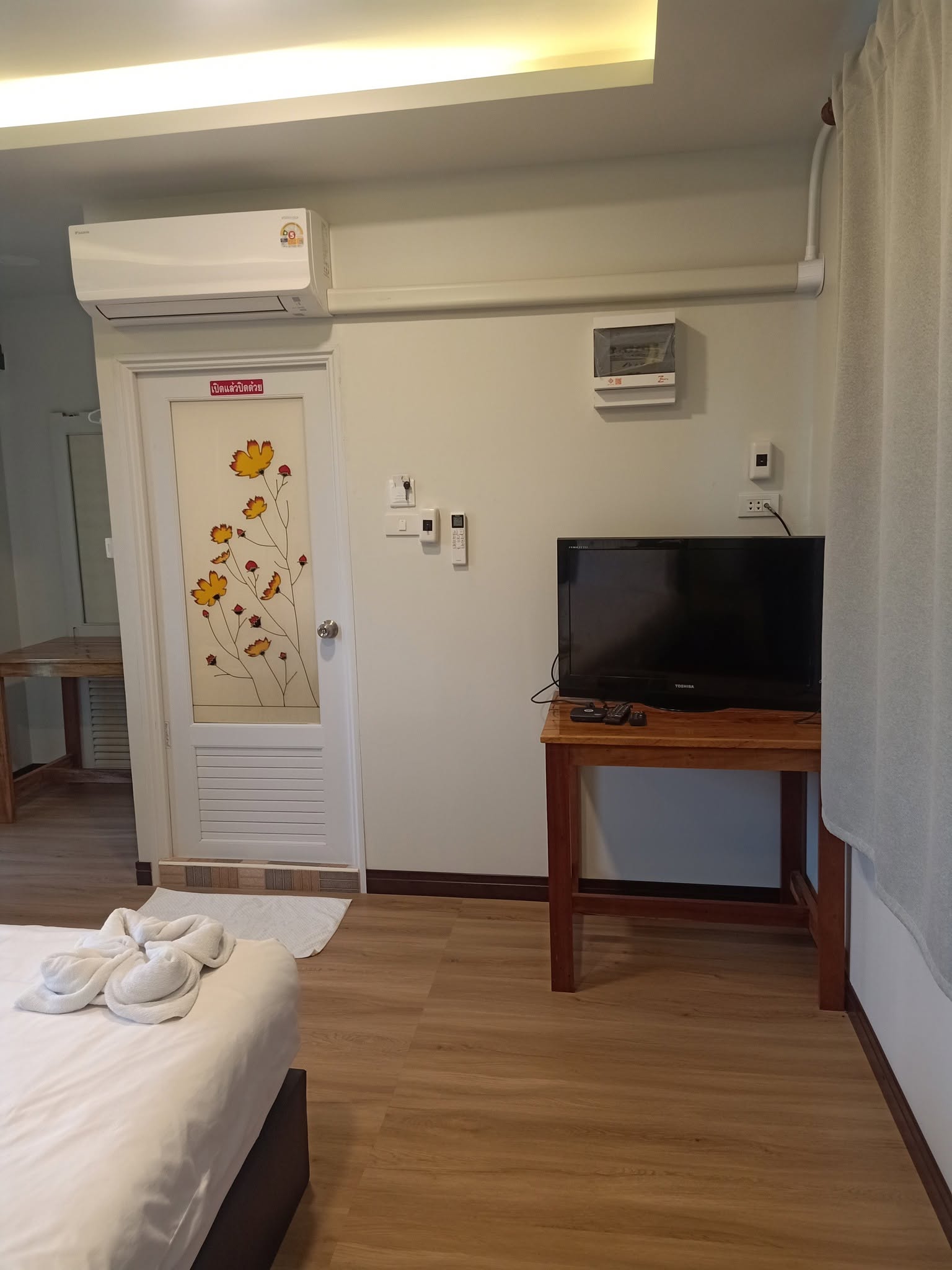 Room 2 Pic 3
