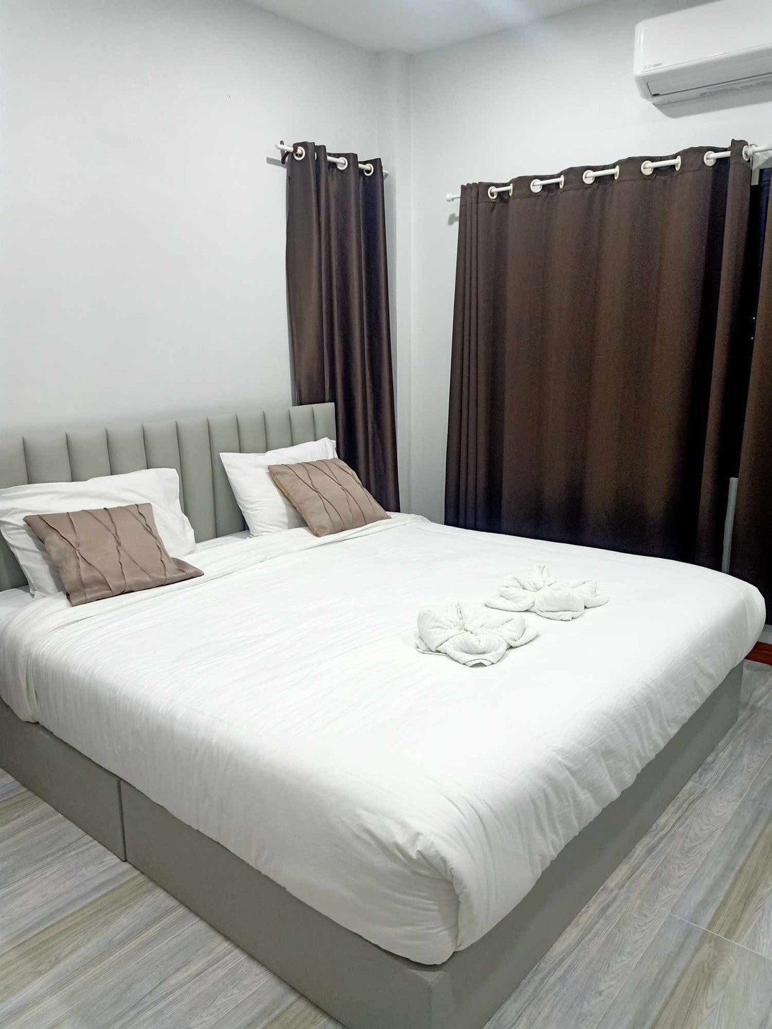Room 4 Pic 4